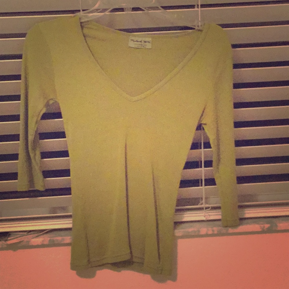 Three-quarter sleeve T-shirt